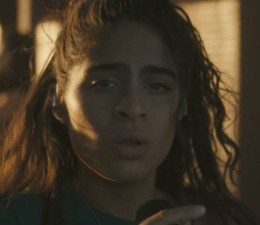 FIGURES (Official Live Performance) – Jessie Reyez