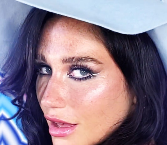 Little Bit Of Love – Kesha Little Bit Of Love (Official Video) - Kesha