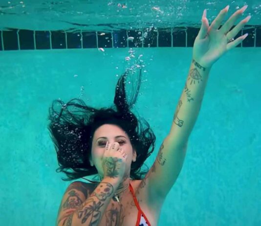 The Mom Song - Kreayshawn Feat. Christina P.