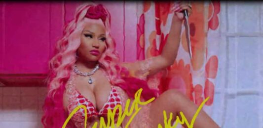 Super Freaky Girl vid - Nicki Minaj.jpg