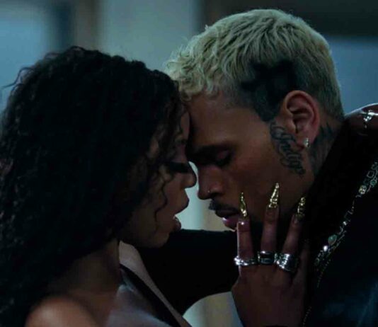 How Does It Feel – Chlöe, Chris Brown How Does It Feel - Chlöe, Chris Brown